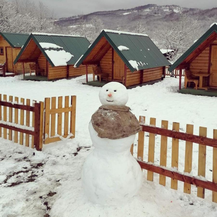 Konaci Oceva Zemlja Vikendica I Kamp alanı