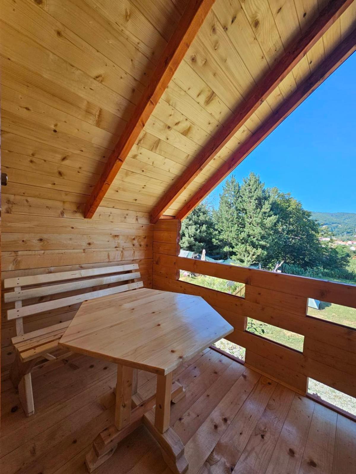 Konaci Oceva Zemlja Vikendica I Mojkovac