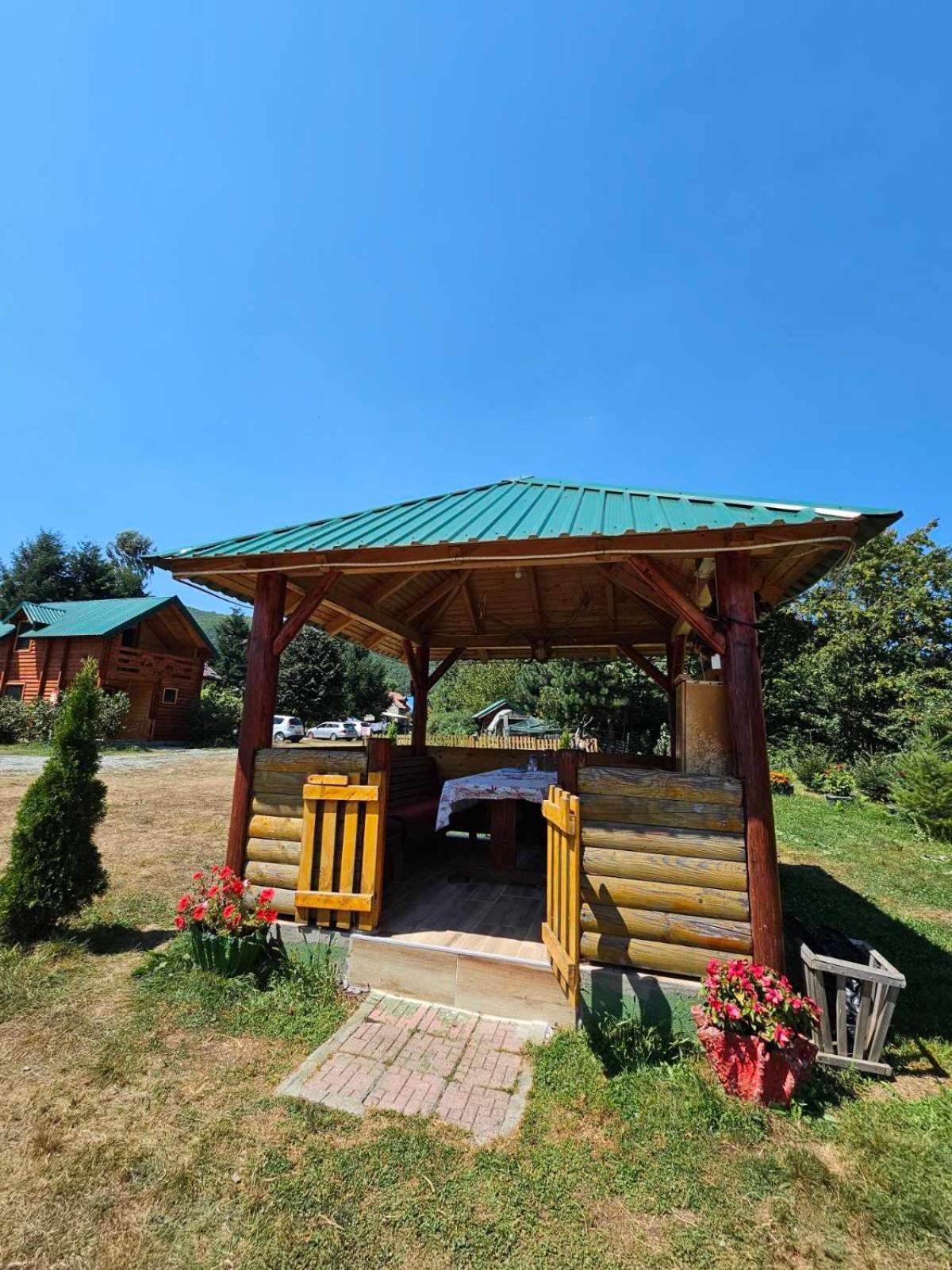 Konaci Oceva Zemlja Vikendica I Kamp alanı Mojkovac