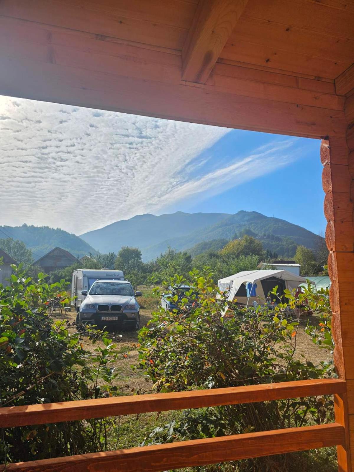 Konaci Oceva Zemlja Vikendica I Kamp alanı *