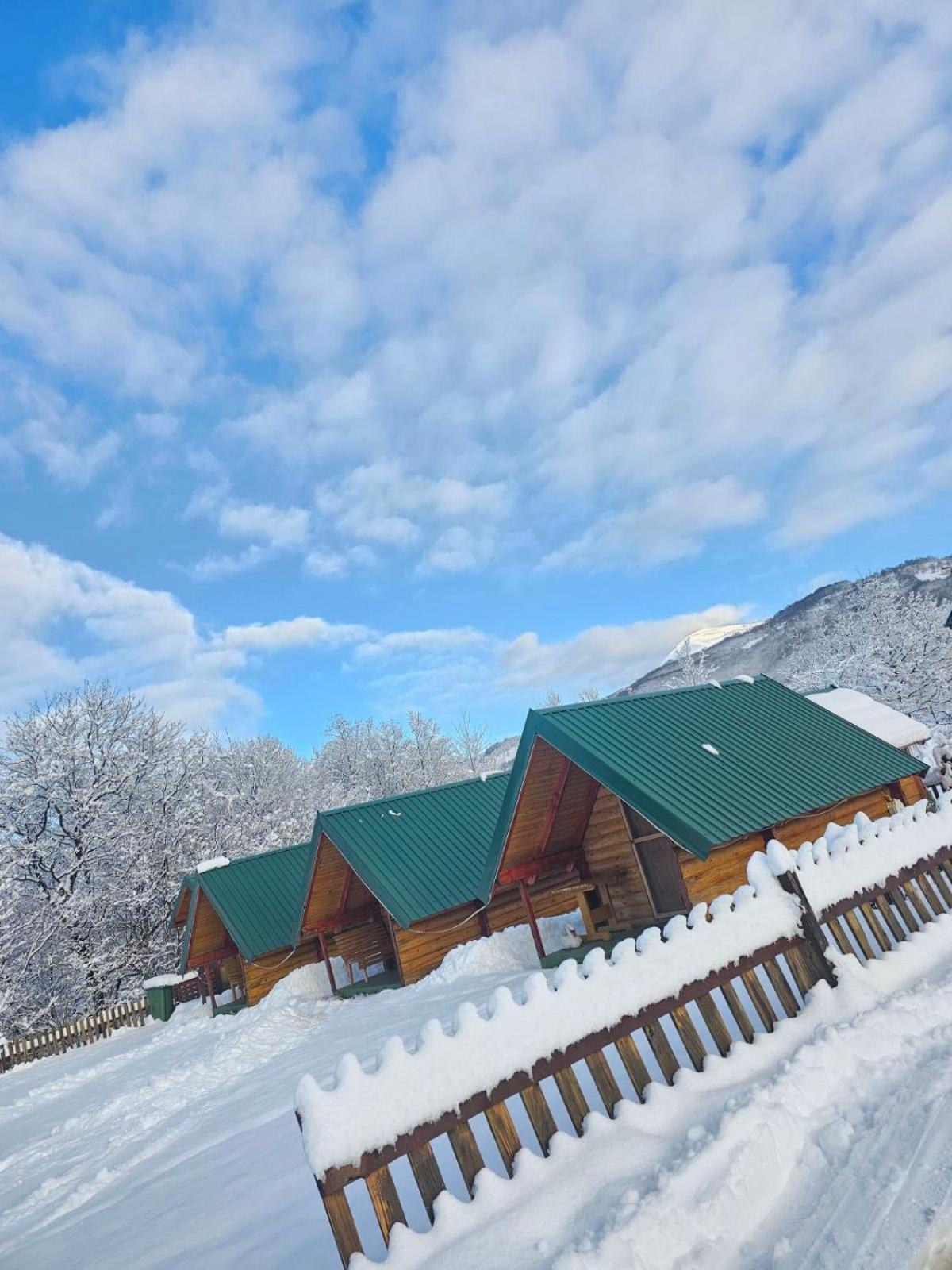 Konaci Oceva Zemlja Vikendica I Kamp alanı Mojkovac
