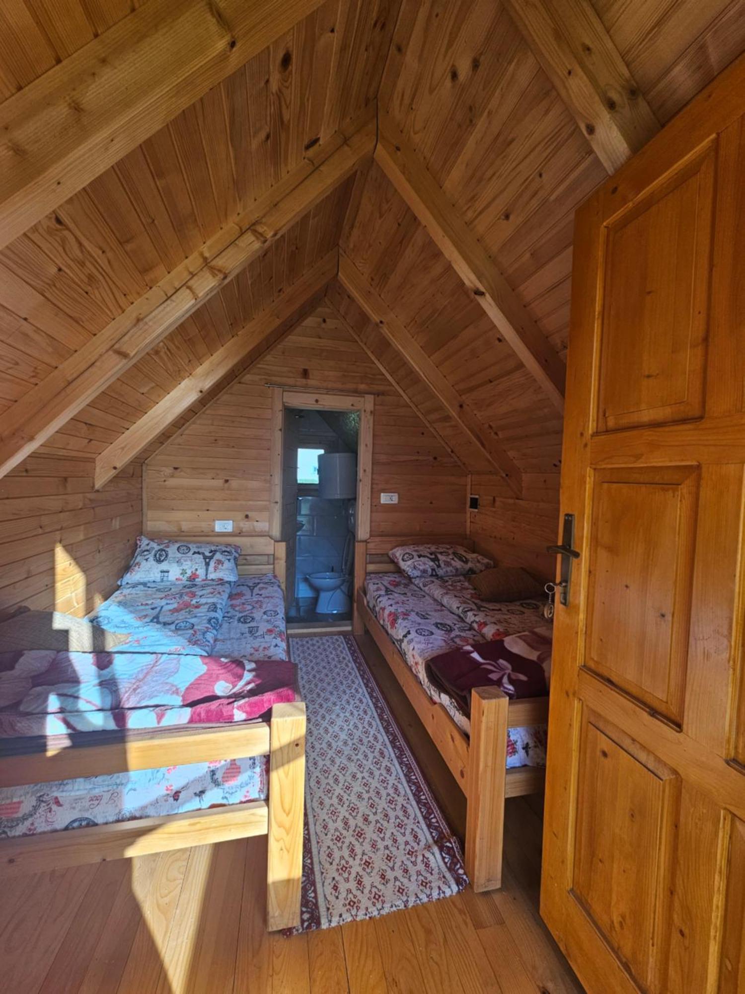 Konaci Oceva Zemlja Vikendica I Campingplatz Mojkovac