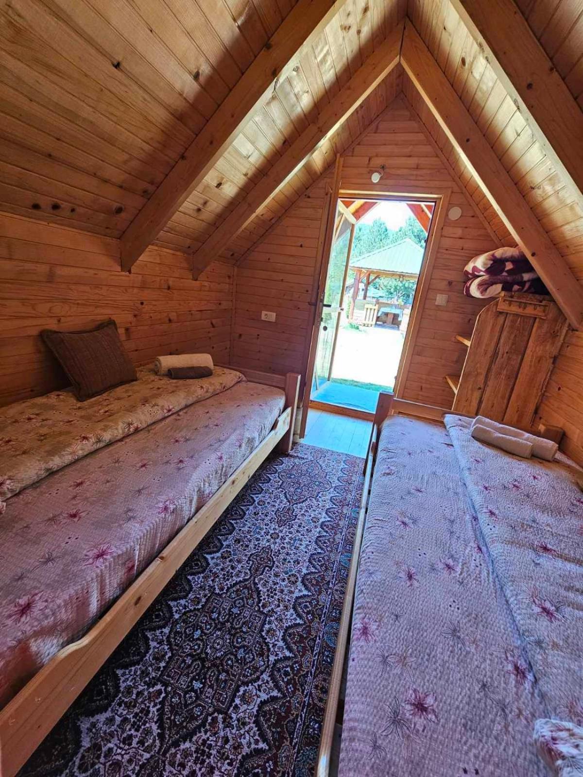 Konaci Oceva Zemlja Vikendica I Campingplatz *