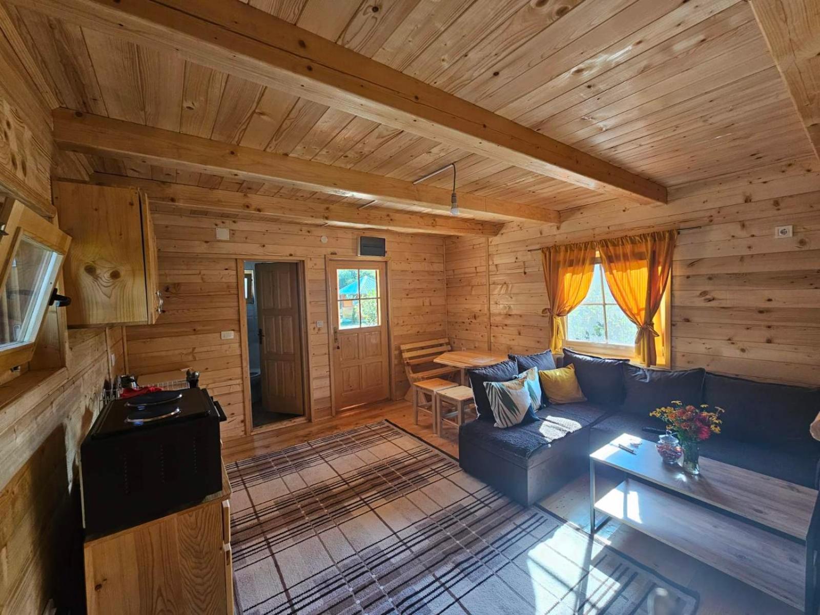 Konaci Oceva Zemlja Vikendica I * Mojkovac